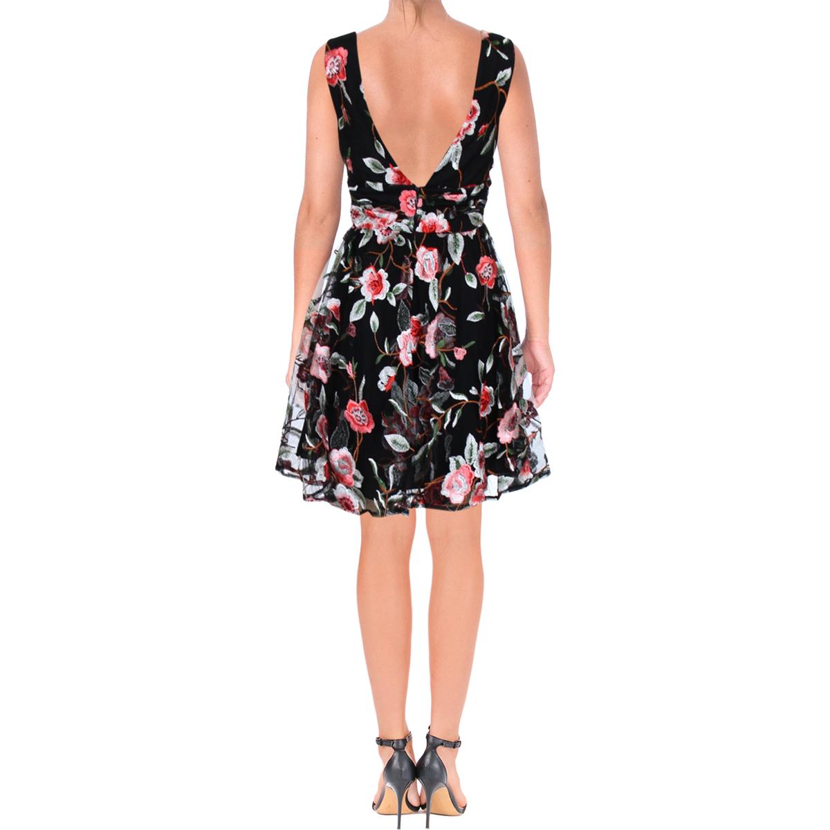 Aqua Women/'s Embroidered Floral Print Plunging V-Neck Mini Dress